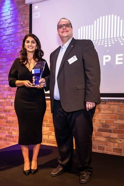 Gewinner 2019: Juliana Akgül und Dr. Thorsten Dusberger Gewinner 2019: Juliana Akgül und Dr. Thorsten Dusberger