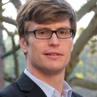 Nils_Dehne_AKG-geschaeftsstelle-484x616_web https://www.cdgw.de/wp-content/uploads/2026/07/Nils_Dehne_AKG-geschaeftsstelle-484x616_web-320x320.jpeg